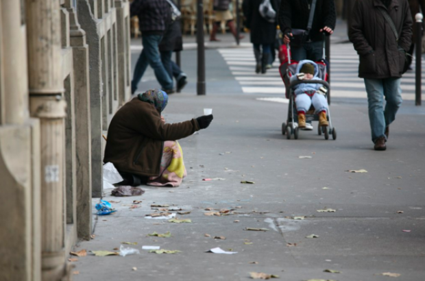 Antwerp plans to keep ban on begging despite social and legal criticism