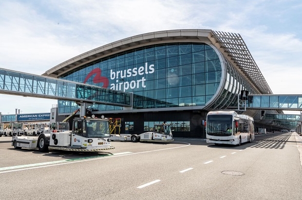 Polizei verhaftet 21 Verdächtige wegen Drogenhandelsnetzwerk am Flughafen ...
