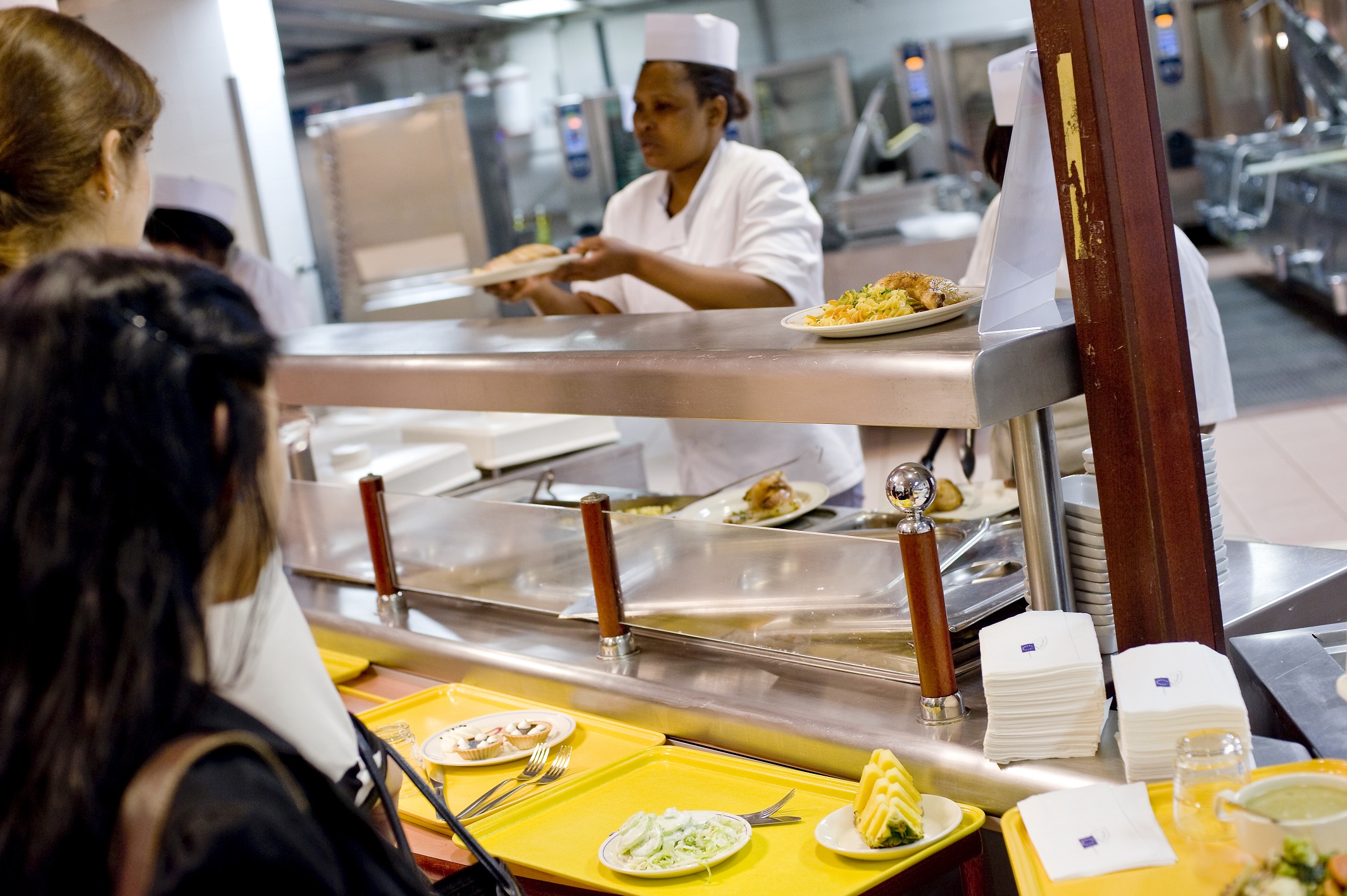 canteen-price-hikes-in-european-parliament-infuriate-staff-the-bulletin