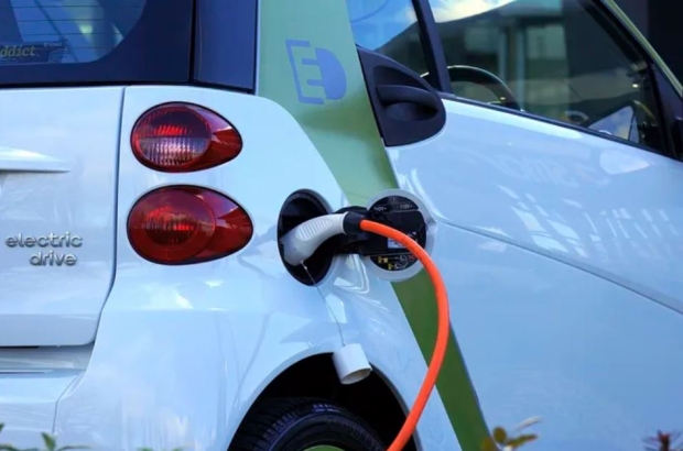 Brussels introduces penalties for hogging an electric car recharge point