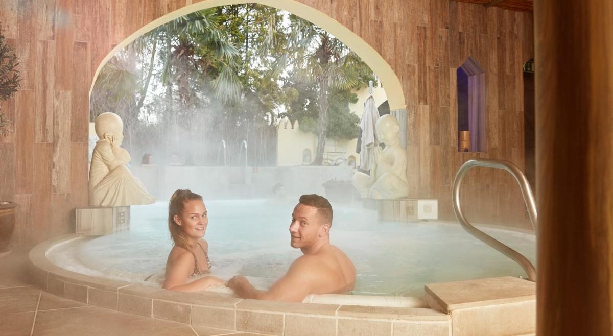 A couple in a Jacuzzi at Thermae Grimbergen