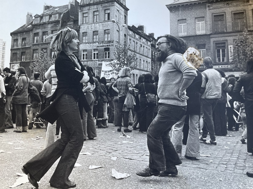 Aislinn Dulanty with John Lambert  at a demonstration in Place du Jeu de Balle