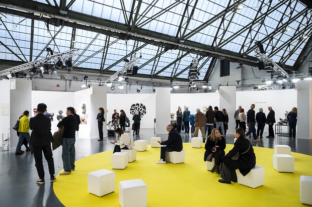 CERAMIC BRUSSELS 2025 EXHIBITION VIEW 1 CREDIT GEOFFREY FRITSCH