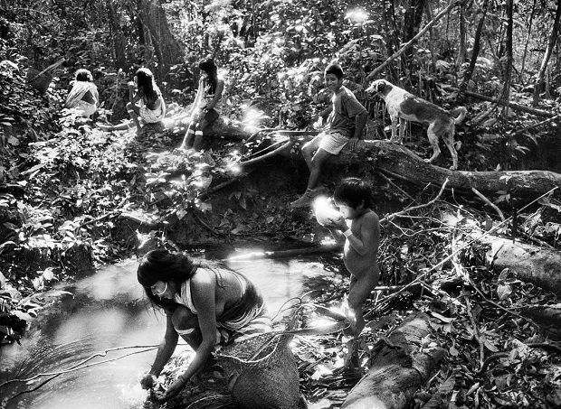 Indiens_Marubo-Vallee_de_Javari-Etat_de_Amazonas-Bresil-1998cSebastiao_Salgado