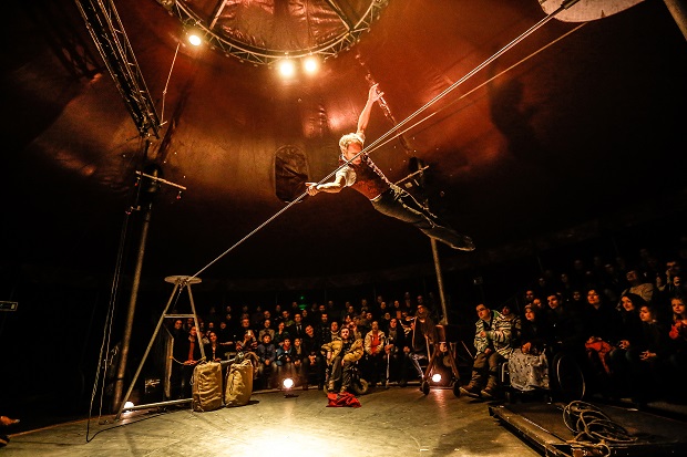 L'Homme Cirque - David Dimitri © Martin Pelikan