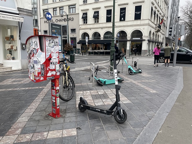Belgium introduces new scooter regulations - photo Helen Lyons