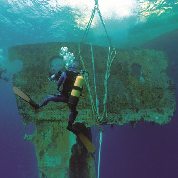 RMS Titanic Underwater - Scuba