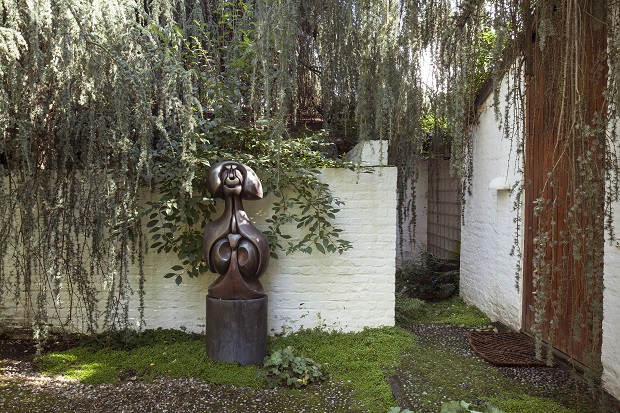 Strebelle property garden sculpture