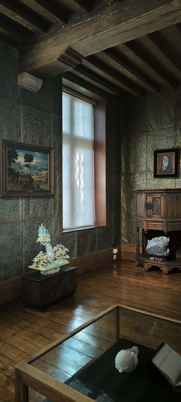 View_of_the_show-Yves-Malfliet-Ole_Desire-2026cMusees_Maison_d_Erasme-Beguinage-02