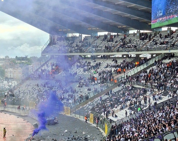Stadium damage, flares and blaze at Brussels football derby “raise ...