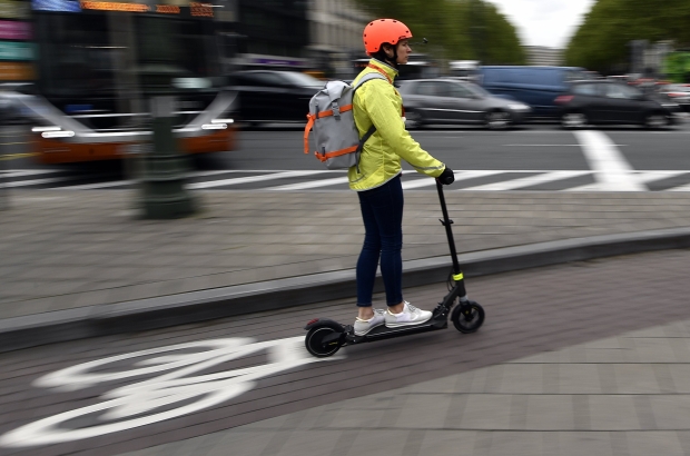 Helmpflicht für Rollerfahrer, Verstöße werden sofort mit Bußgeldern ...