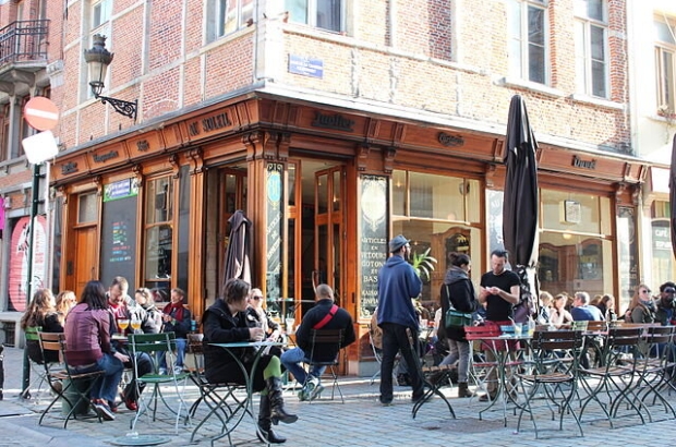 The Au Soleil bar on Marché aux Charbons, Brussels (Wikimedia Creative Commons)