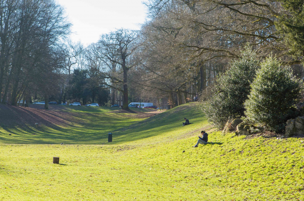 Illustration picture shows people enjoying the sunny weather conditions in Le Bois de la Cambre - Ter Kamerenbos park in Brussels. Escaping the bustle of modern life is an important part of maintaining good mental health. (BELGA PHOTO PAUL-HENRI VERLOOY)