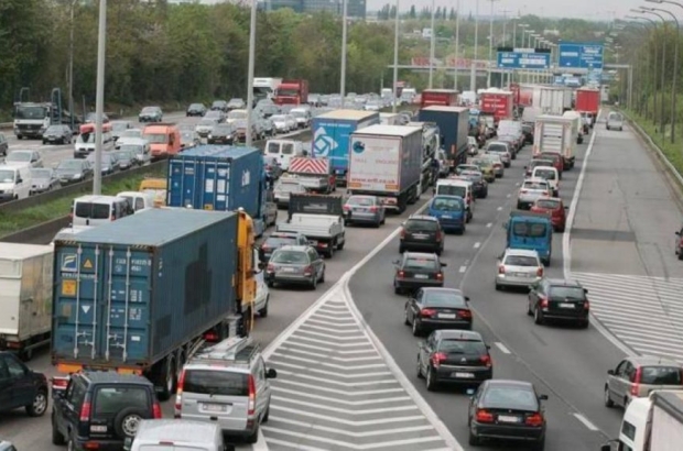A build-up of traffic on a Belgian motorway (BELGA)