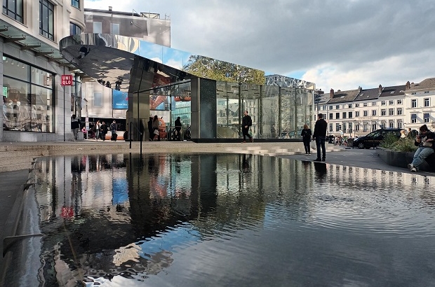 New entrance to Porte de Namur metro station