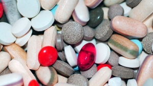 A photograph of many different medications mixed together (Google images/free licence)