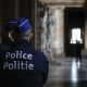 Police officers pictured at the entrance of the Brussels justice palace. (BELGA PHOTO THIERRY ROGE)