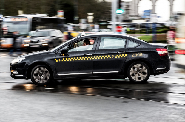 Brüsseler Taxis erhalten zwei Jahre mehr Zeit für die Umstellung auf ...